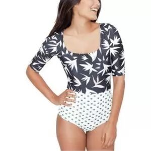 Seea Zuma One-piece Swimsuit Size Medium